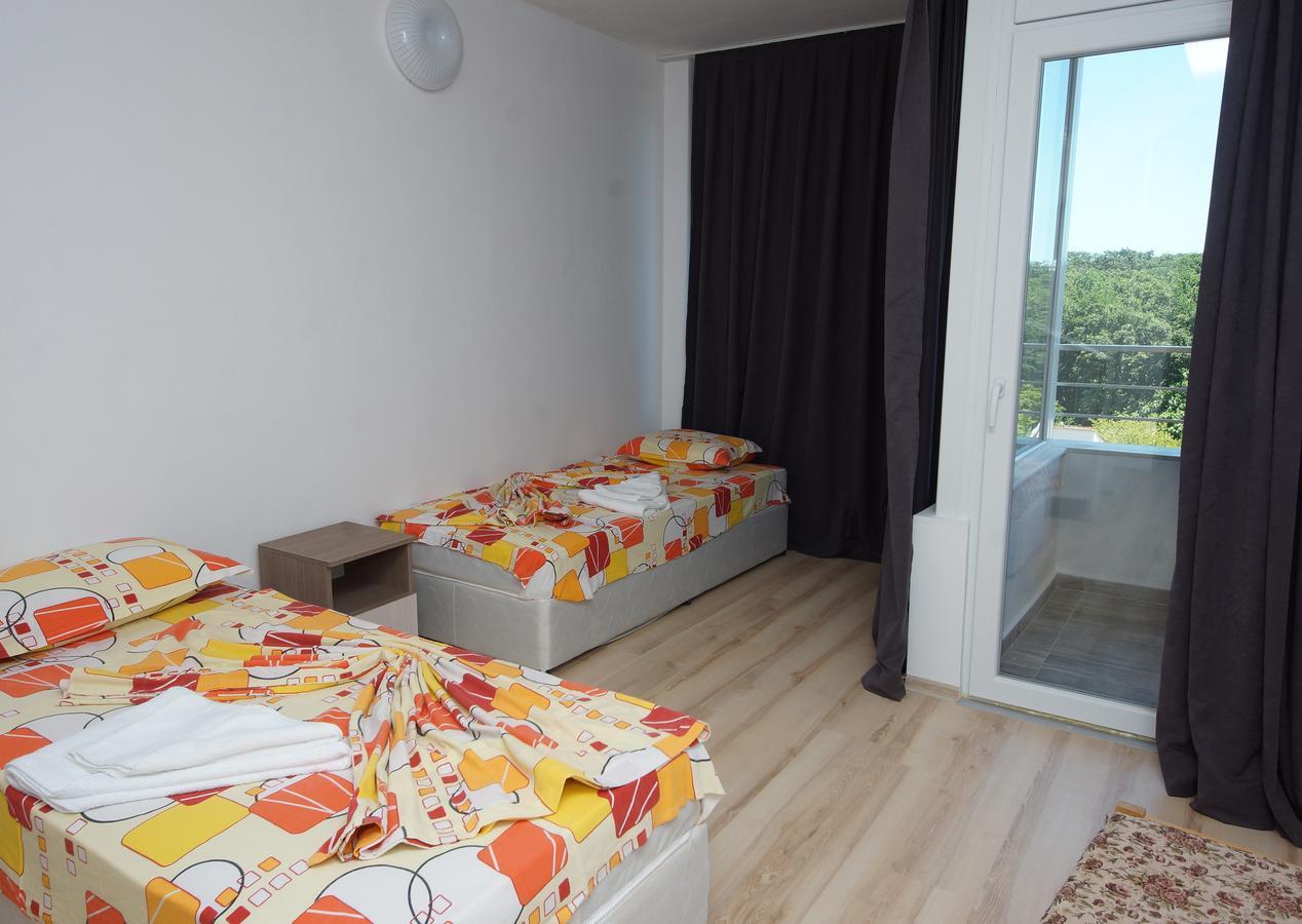Hotel Neva Kiten  Buitenkant foto