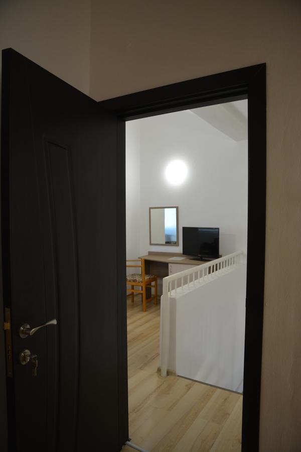 Hotel Neva Kiten  Buitenkant foto