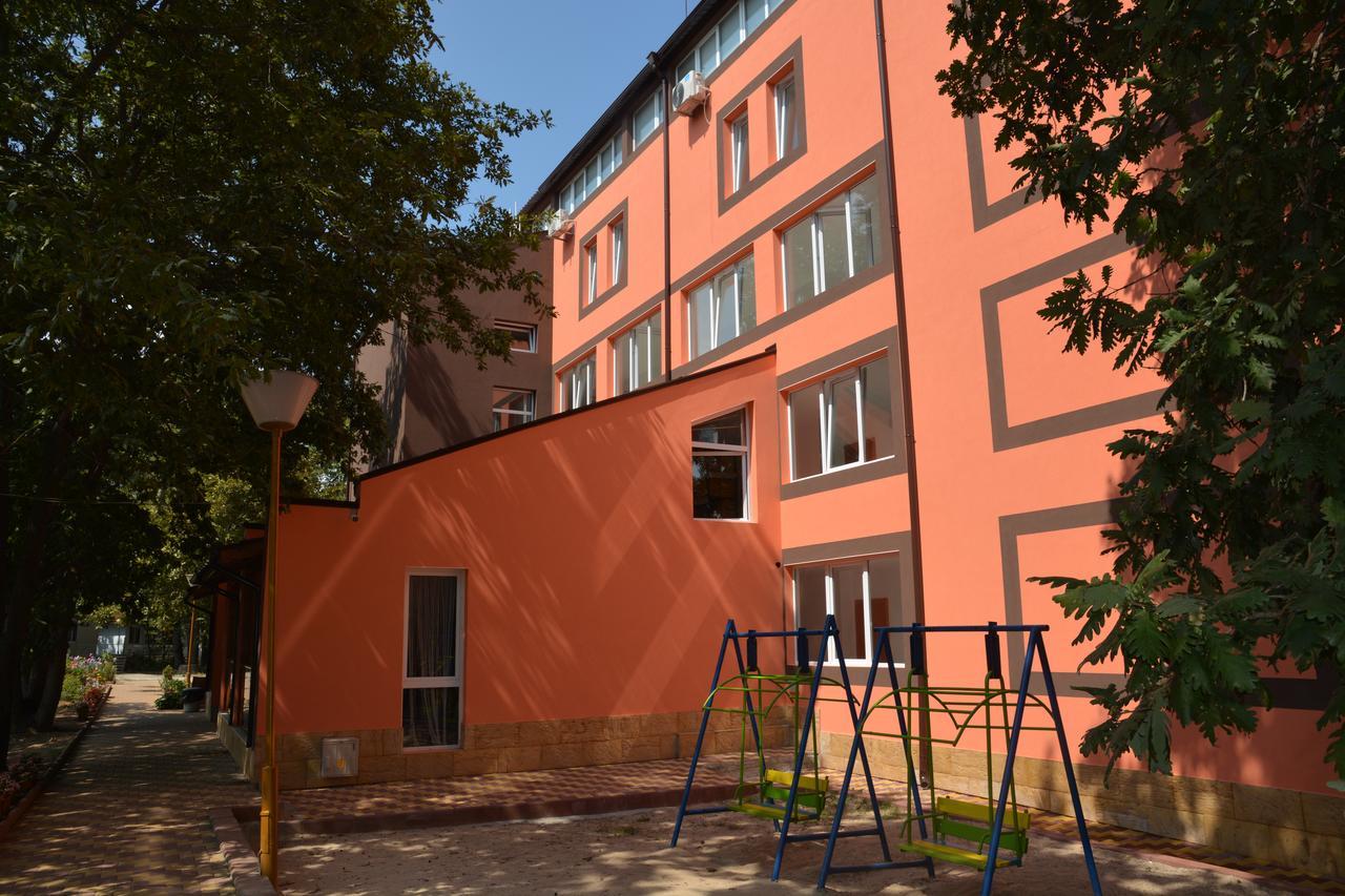 Hotel Neva Kiten  Buitenkant foto