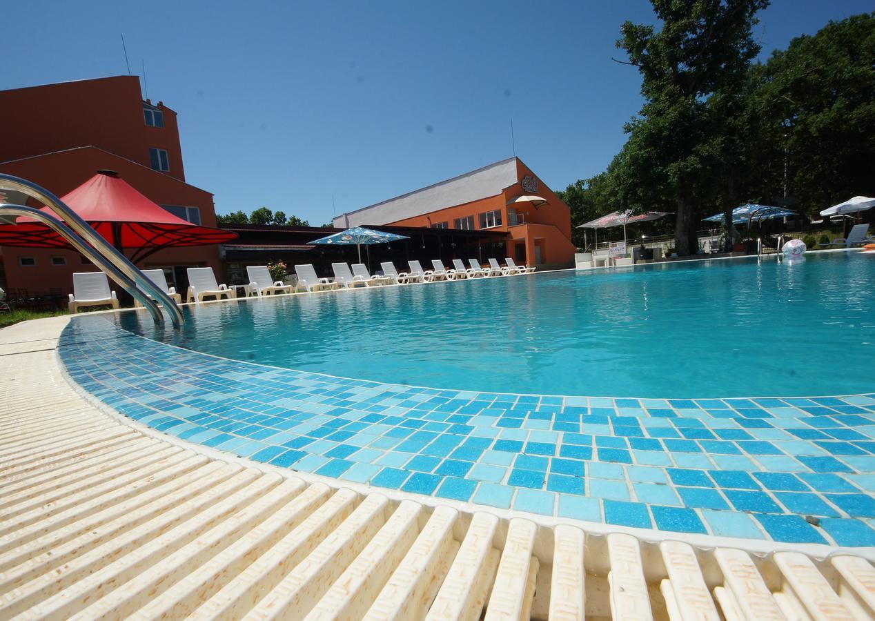 Hotel Neva Kiten  Buitenkant foto
