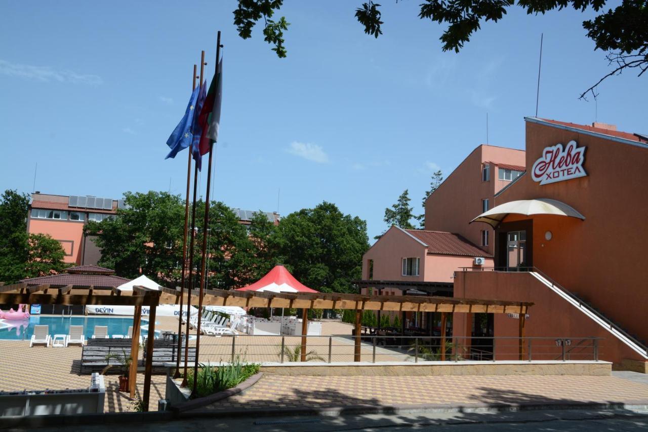 Hotel Neva Kiten  Buitenkant foto