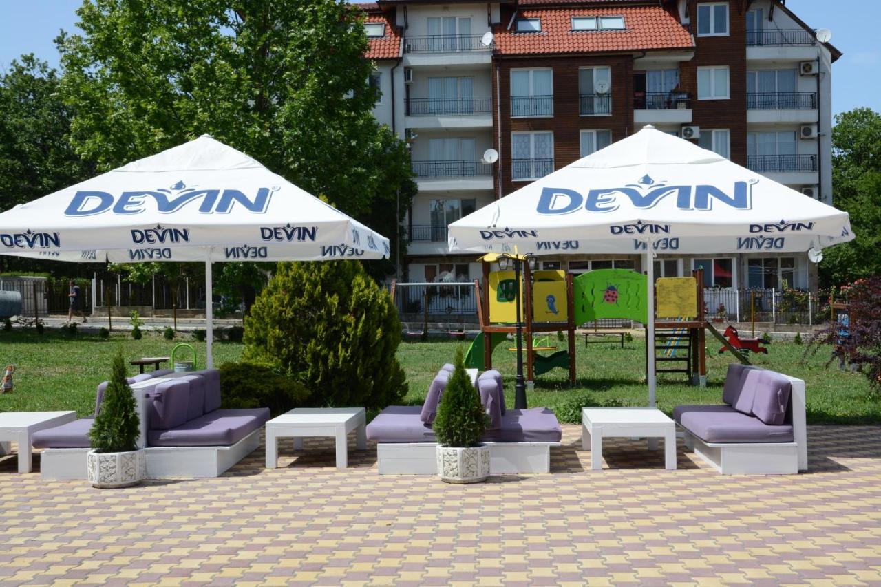 Hotel Neva Kiten  Buitenkant foto