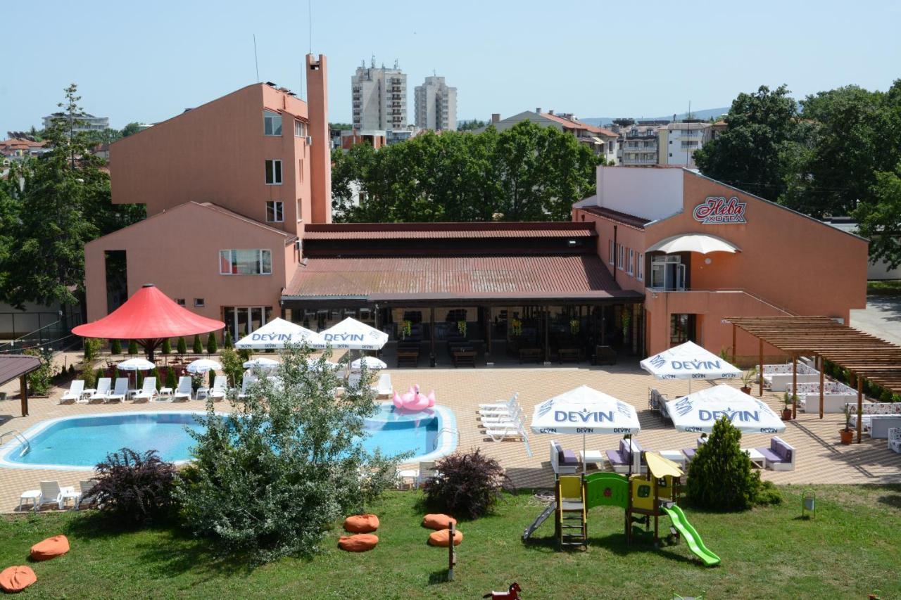 Hotel Neva Kiten  Buitenkant foto