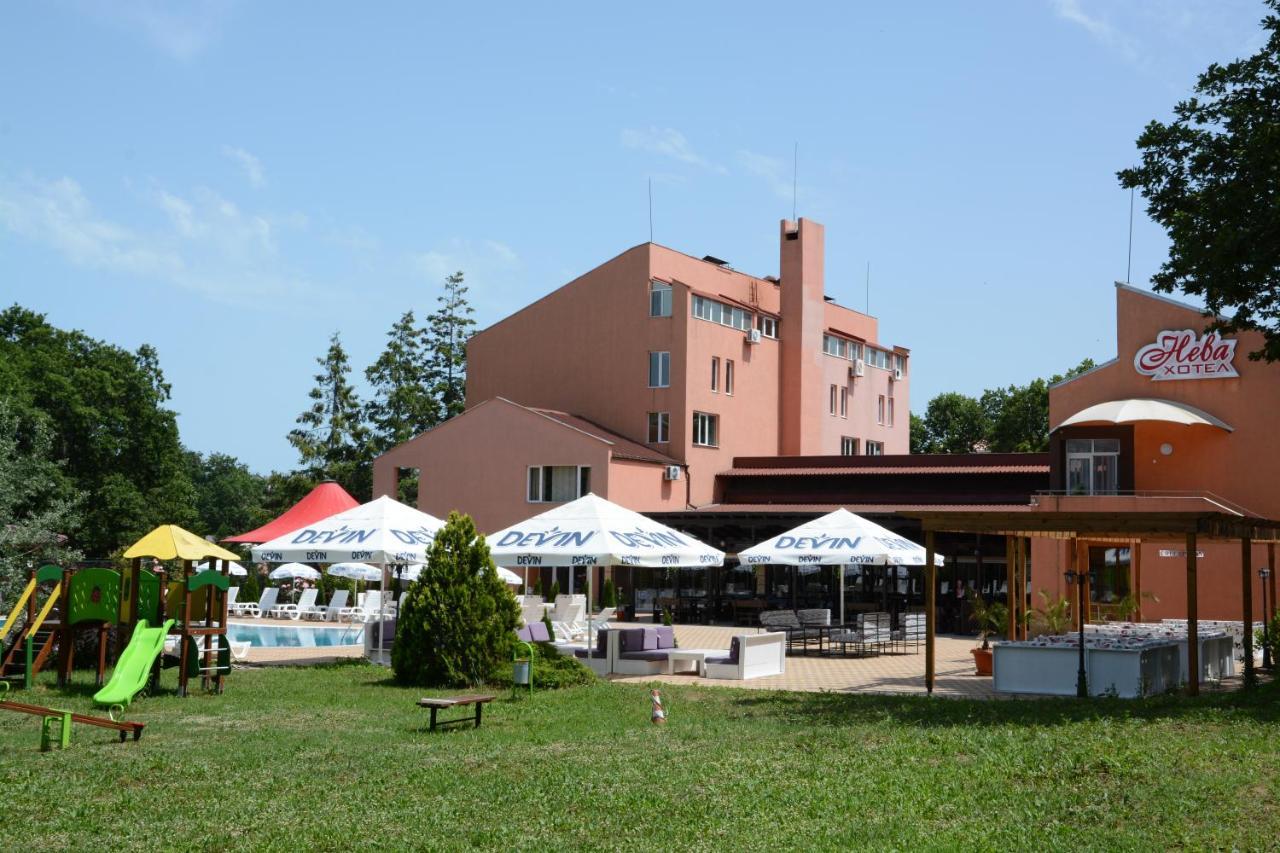 Hotel Neva Kiten  Buitenkant foto